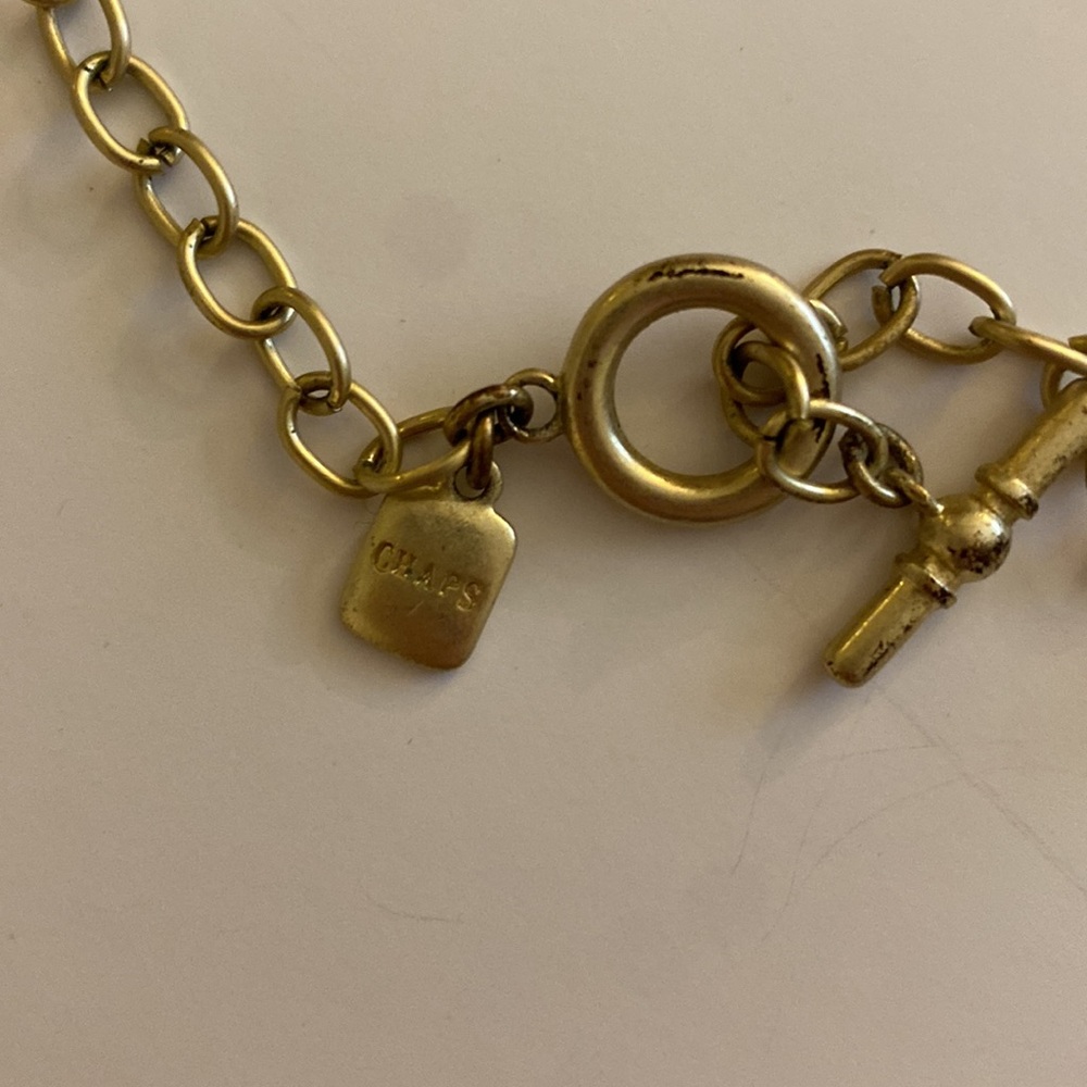 Chaps costume necklace with large genuine seashells on soft bronze tone chain - Picture 7 of 7